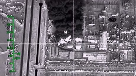 Russian fighter jets destroy ISIS oil facilities close to Turkish border (VIDEO)