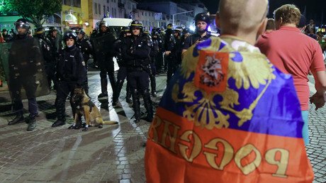 French authorities to deport 20 Russian football fans after Euro 2016 brawls