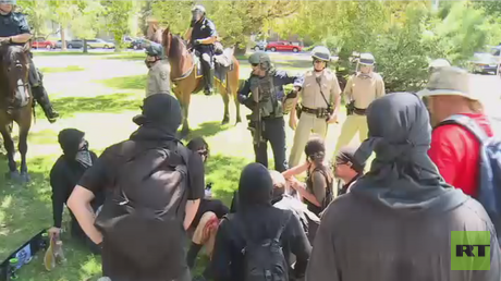 Multiple people stabbed at Sacramento far-right rally & counter-protest (VIDEO)