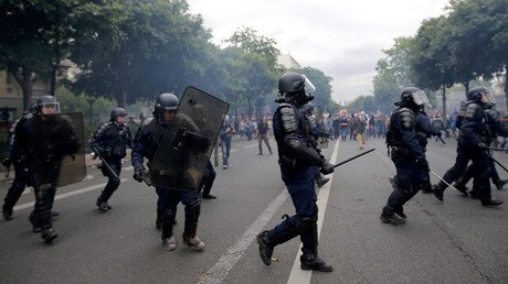 Tear gas, up to 40 arrests at anti-labor reform rally in Paris (PHOTOS, VIDEO)