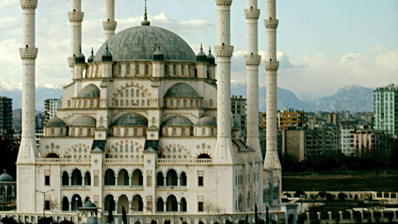 Man nearly lynched after threatening mosque-goers with bomb – Turkish media
