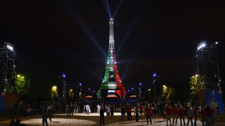 Stampede, panic in Paris fanzone after firecracker let off (VIDEO)