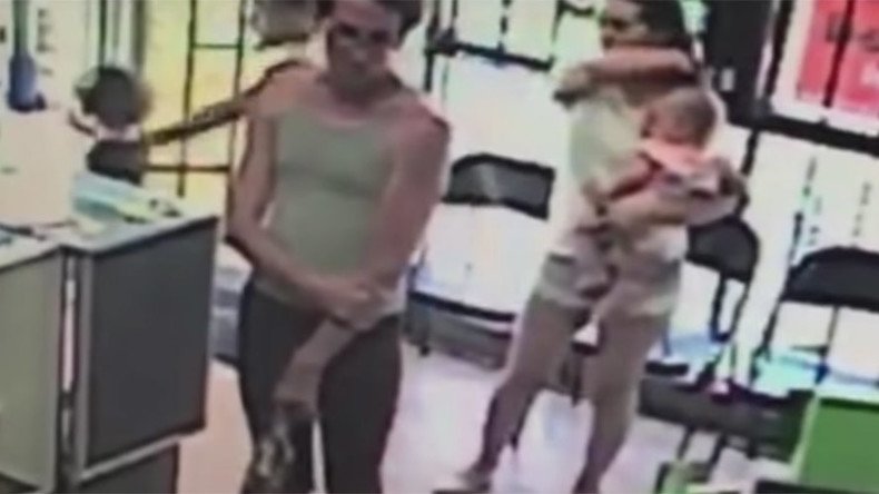 Spine-chilling moment child-snatcher abducts 4yo girl caught on camera (VIDEO)