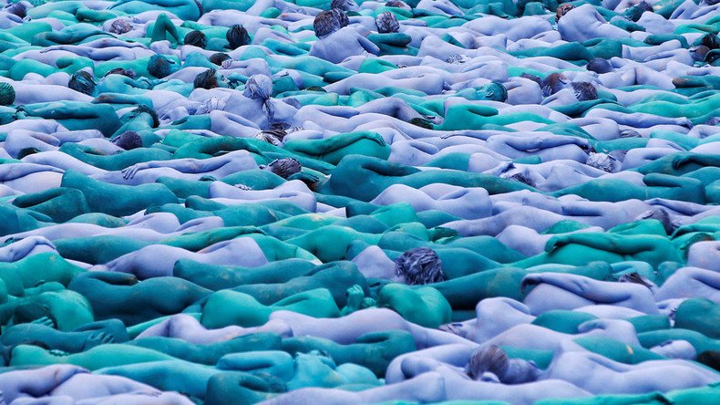 Sea of blue behinds: 1000's of naked bodies gather in Hull for Tunick installation (PHOTOS, VIDEO)