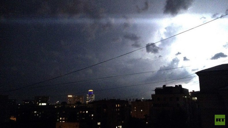 Enormous thunderstorm hits Moscow, rain floods streets (PHOTOS, VIDEOS)