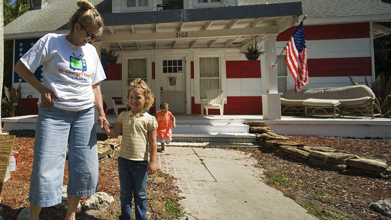 81% of US households experienced 'flat' or 'falling' incomes over past decade – research