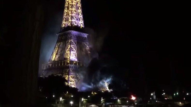 Smoke rising from Eiffel Tower causes terror scare in wake of Nice attack (VIDEOS)