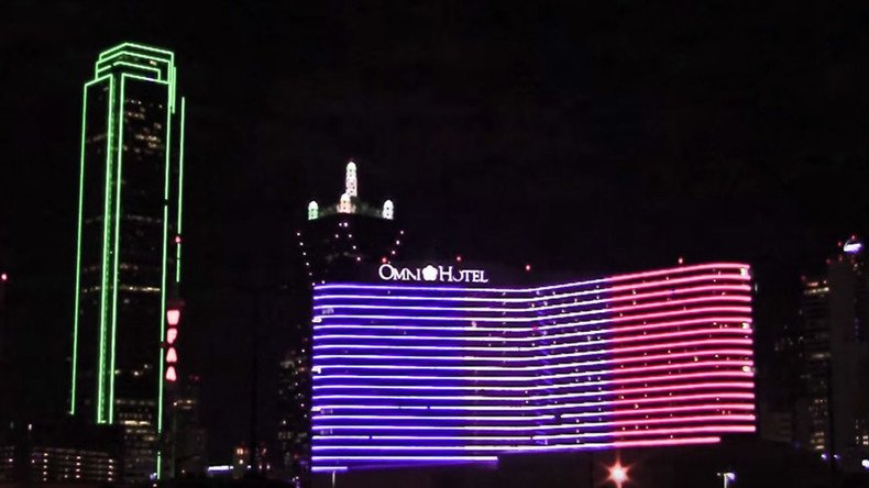 Downtown Dallas building lit up with French tricolor after Nice attack (PHOTOS)