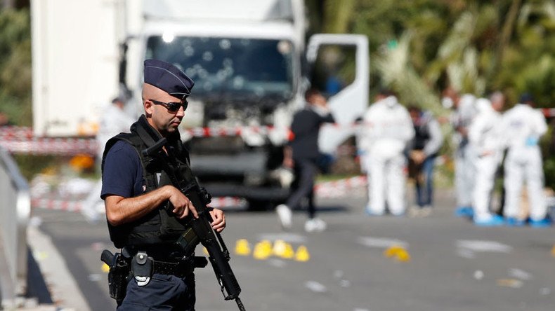 Bomb squad blows up suspicious package found in truck in Nice