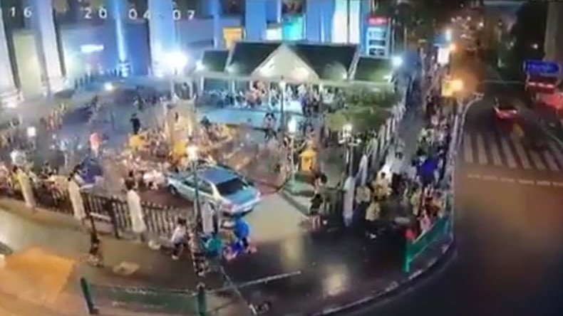 7 injured after car plows through crowd, crashes into Erawan Shrine in Bangkok (VIDEO)