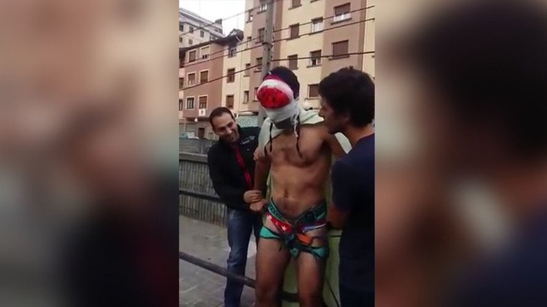 Blindfolded groom tricked into ‘bungee’ jump by bachelor party pals (VIDEO)