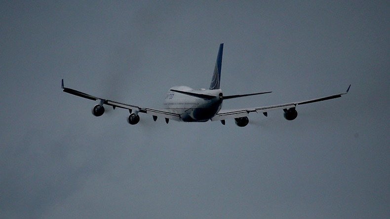 Environmentalists spar with EPA on jet engine exhaust, air pollution