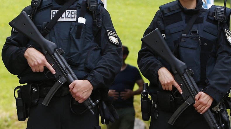 ‘I’ll blow you up’: Manhunt in Bremen after ‘pro-ISIS psycho’ escapes ward shouting threats