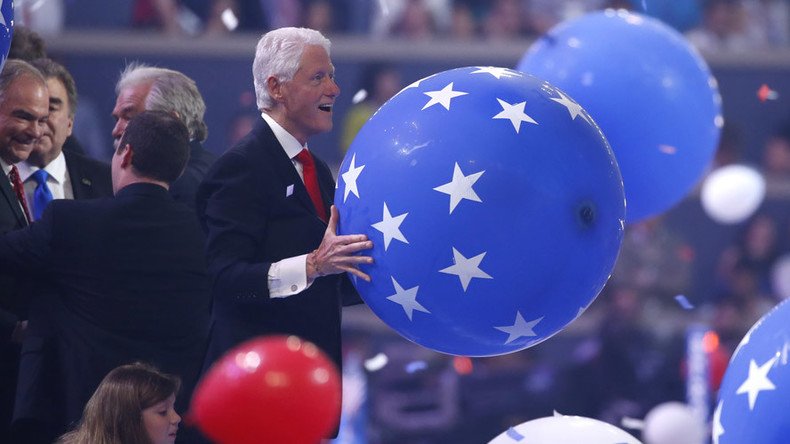 Aide clears up what happened with Bill Clinton, the balloon and the little girl