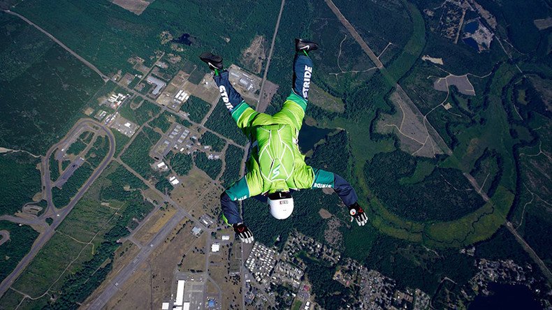 Leap of faith: Daredevil skydiver to jump from plane without parachute 