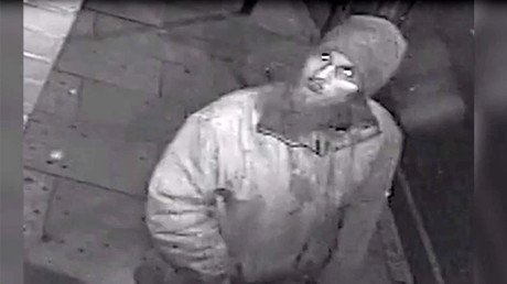 Man throwing bag of rotten pork at mosque in London caught on CCTV  (VIDEO)