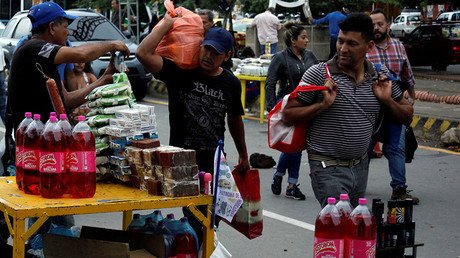 35,000 Venezuelans cross Colombian border to buy food, medicine 