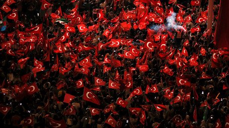 Political uncertainty threatens Turkey's investment-grade rating