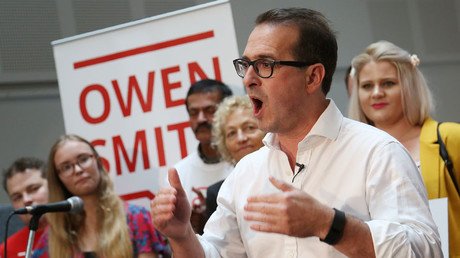 ‘Corbyn doesn’t get patriotism,’ claims Owen Smith … while defending links to tax avoidance firm
