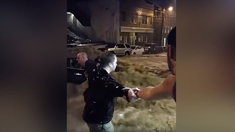 Human chain saves woman  from flooded car in Maryland (VIDEO)