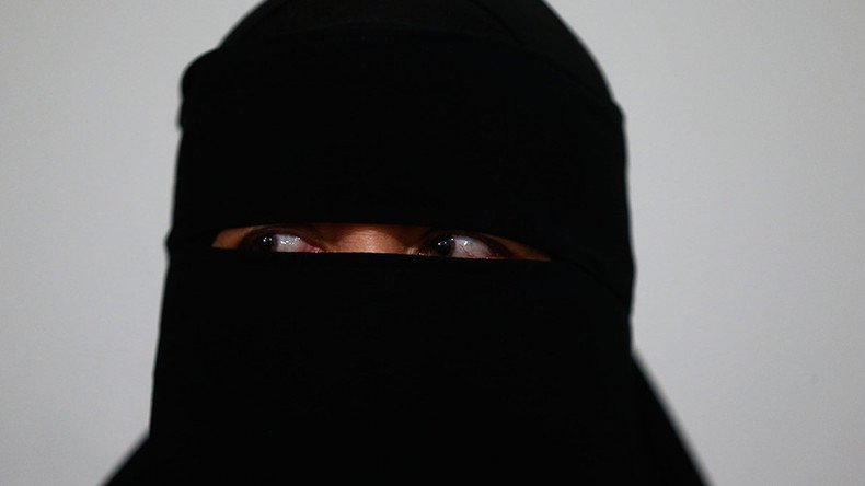 ‘It’s a high crime area’: Woman wearing traditional Muslim clothing kicked out of store