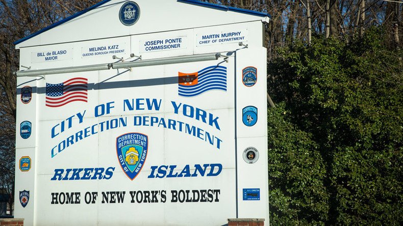 Rikers Island inmate amazes Facebook with livestream from cell, shows off improvised knife 