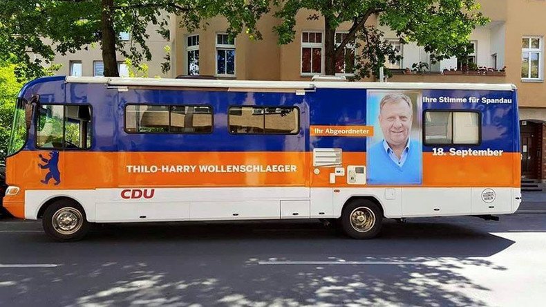 Merkel party campaign bus burnt down in Berlin (PHOTOS)