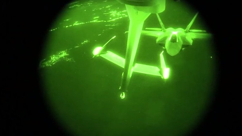 Jaw-dropping NVG video of F-22 Raptors refueling at night during air  strikes on Daesh - The Aviationist