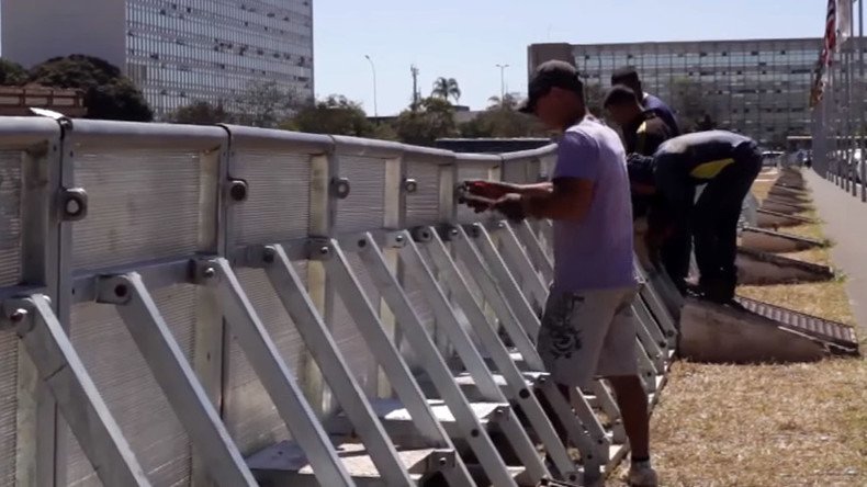 Brazil opts for wall to keep pro- & anti-Rousseff protests apart (VIDEO)
