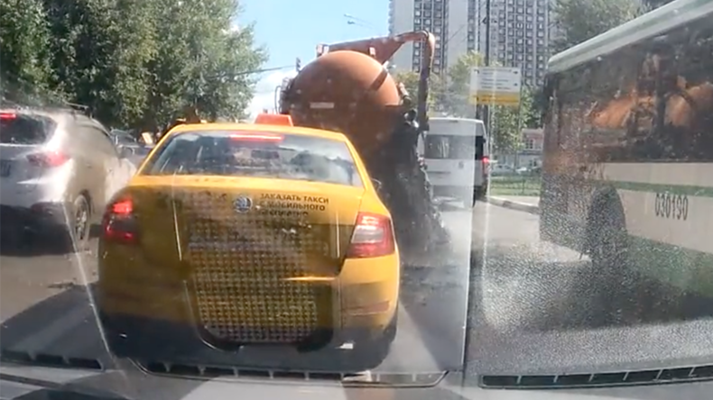 Full of s**t: Watch how this sewage truck exploded all over Moscow street