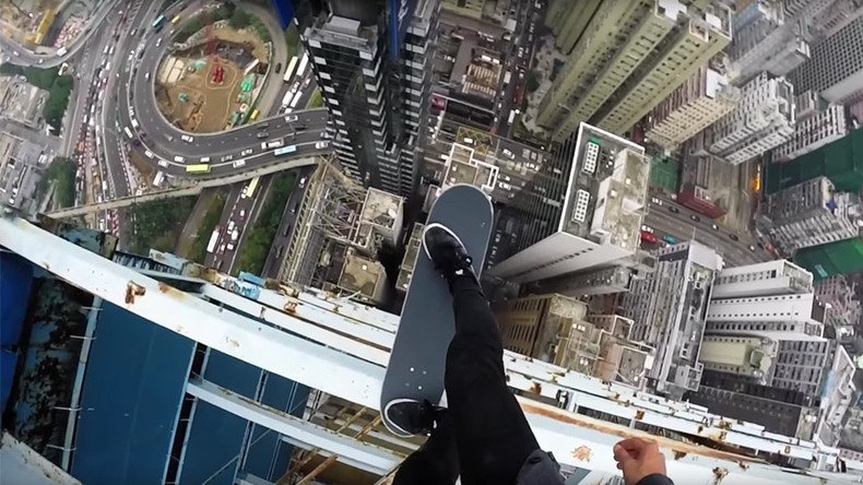 Daredevil toys with drop-in of death at Hong Kong skyscraper (VIDEO)