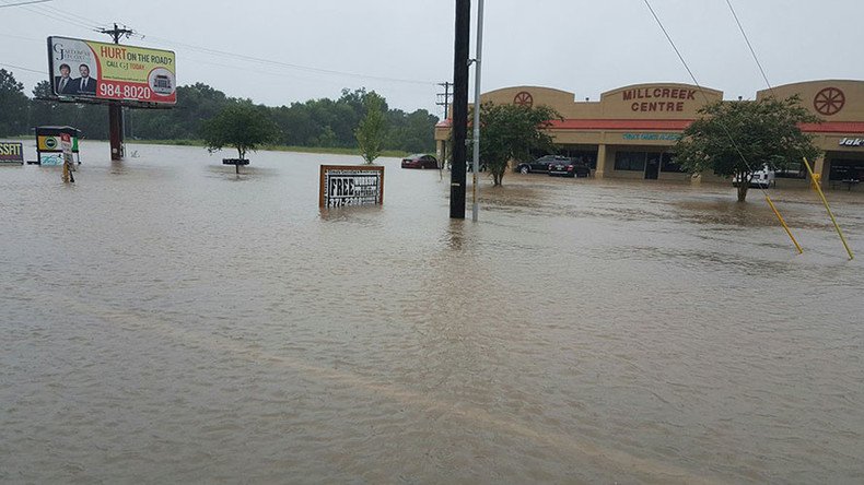Drastic flooding kills 2, leaves 2 injured, Southern states brace for more heavy rain (PHOTOS)