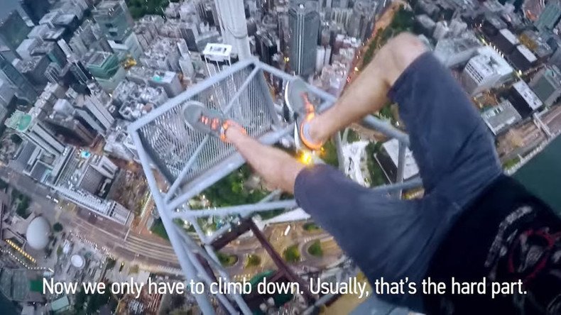 Drone buzzes skyscraper stunt duo during 800ft crane climb (VIDEO)