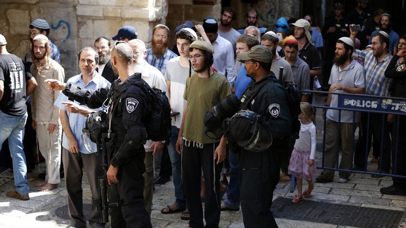 15 Palestinians injured as 100s of Jews enter Al-Aqsa compound in Jerusalem