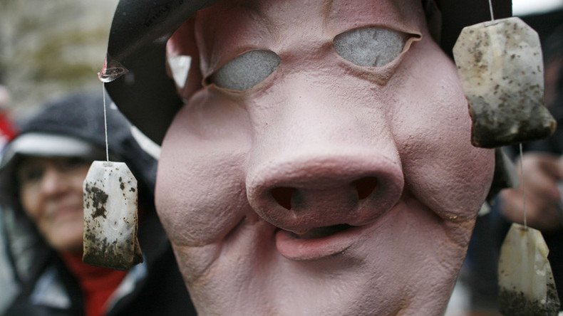 Pig mask public sex couple cause traffic jam in Sweden