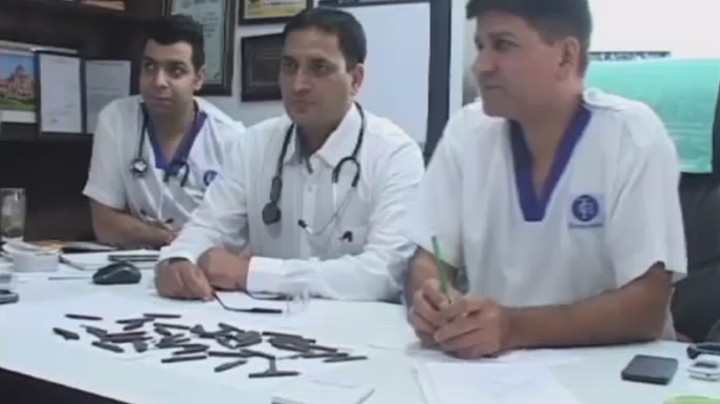 ‘Uncontrollable urge to eat knifes’: Indian doctors discover 40 blades in man’s stomach (VIDEO)