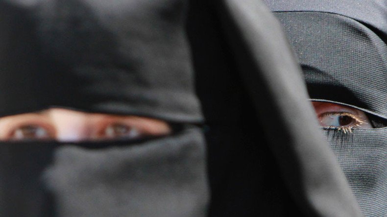 German teachers stand up for Muslim student banned from wearing niqab at school