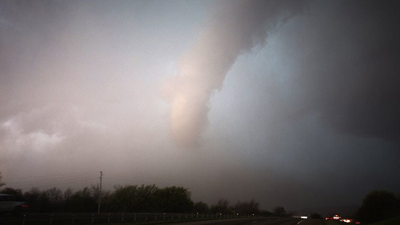 Thousands without power in Indianapolis as tornado approaches