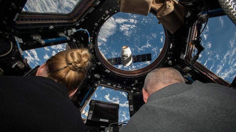 SpaceX Dragon returns to its lair after successful foray to ISS