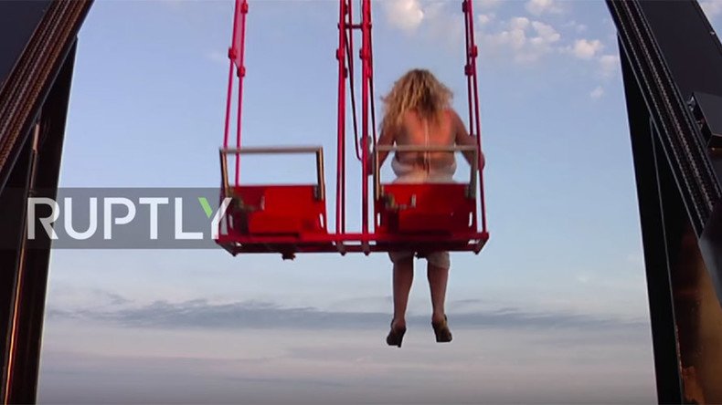 High in Holland: Europe’s tallest swing dangles thrill-seekers above Amsterdam (VIDEO)