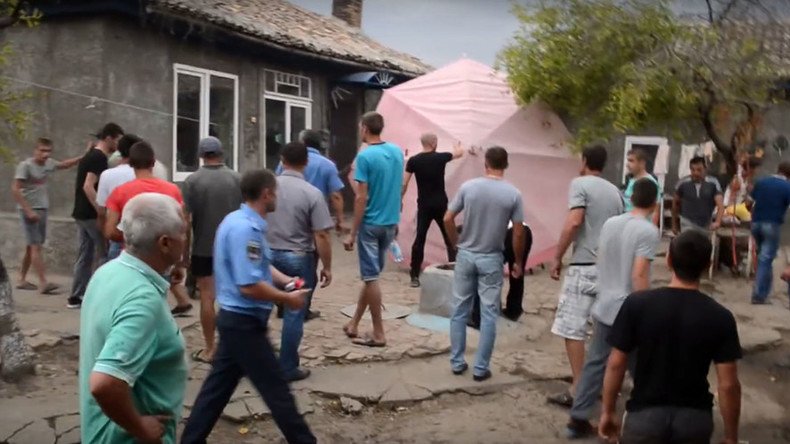 Gypsies forced out of Ukrainian village, violence erupts following killing of 8yo girl (VIDEO)