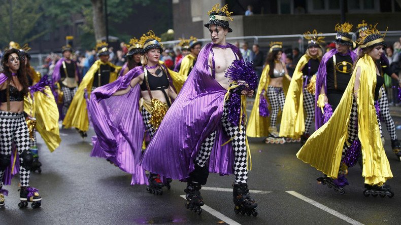 Notting Hill Carnival: 4 stabbed, 105 arrested as twerking cop parties with women (PHOTOS, VIDEOS)