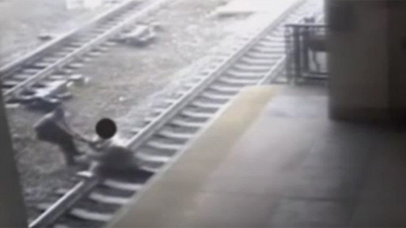 Nerve-shredding footage shows cop’s desperate struggle to save man from oncoming train (VIDEO)