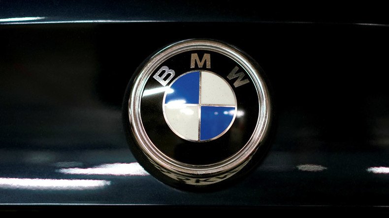 Gone in 100 seconds: Carjackers steal 4 BMWs in synchronised Russian dealership heist (VIDEO)