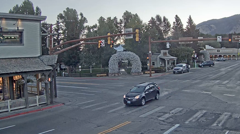 Six week livestream: Small US town intersection footage has internet hooked (VIDEO)