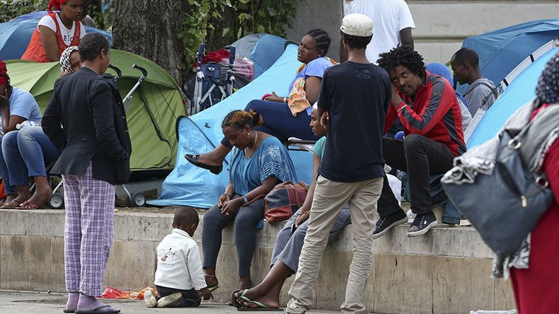 100s of migrants evicted from makeshift camp in Paris, as city plans 2 new major refugee centers