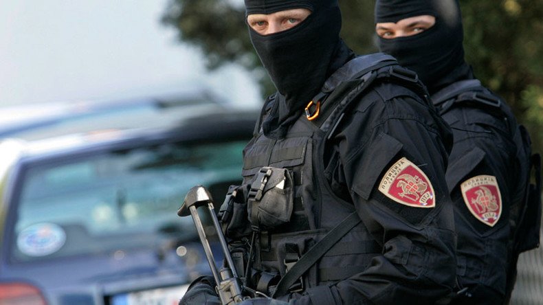 Machete-wielding man attacks police officers in Serbia