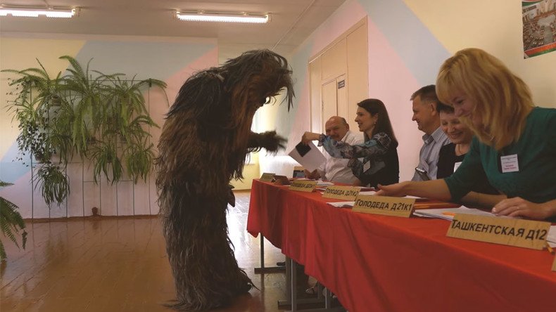 Voting Vader: Chewbacca, Pink Panther cast ballots in Belarus election (VIDEO)
