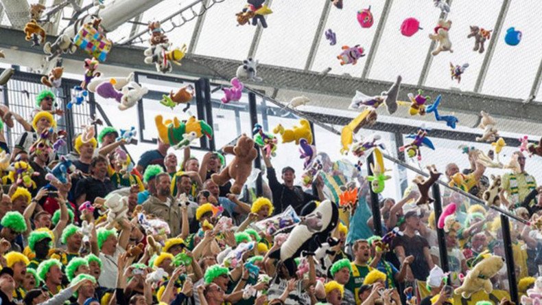 Dutch soccer fans organize teddy bear toss for sick children