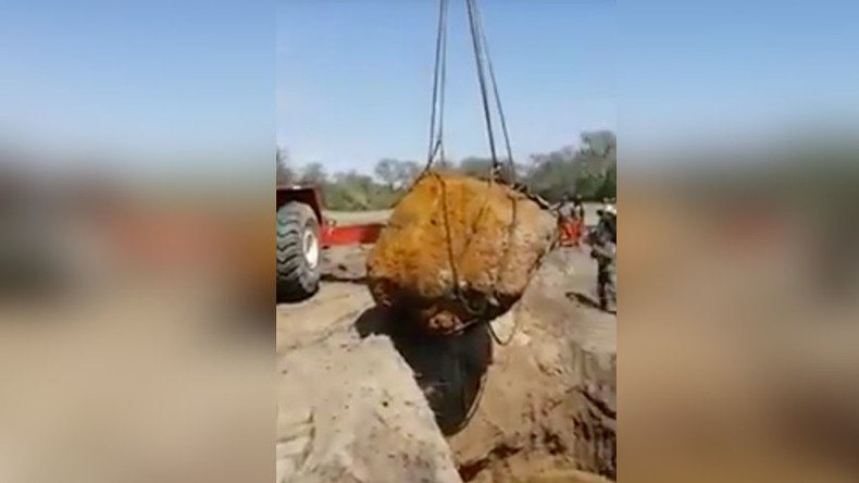 Enormous 4,000yo meteorite dug up in Argentina (VIDEO)